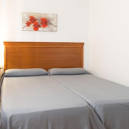 Gemelos 4 Benidorm Bilik gambar