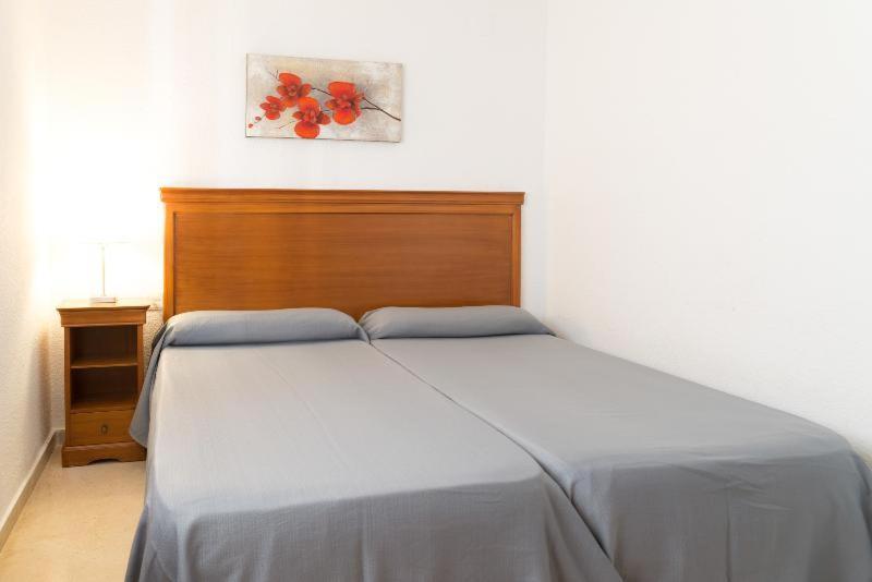 Gemelos 4 Benidorm Bilik gambar